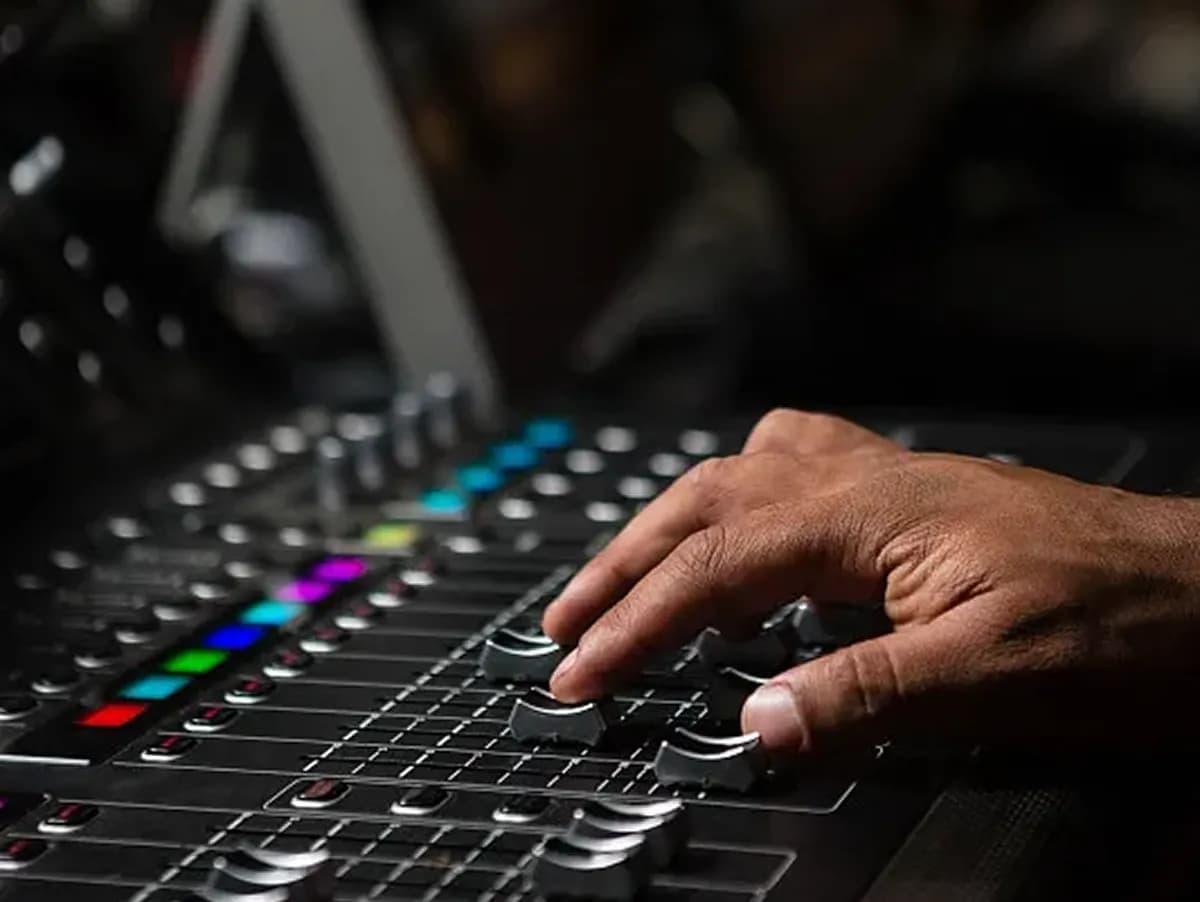 Full-Length Background Tracks With AI Extend Music